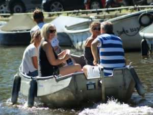 Boats4rent sloep huren Amsterdam Westerpark avontuurlijke rondvaart Amsterdamse grachten zelf varen