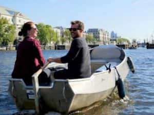 Rondvaart Amsterdam sloep huren en zelf varen over de Amsterdamse grachten met Boats4rent