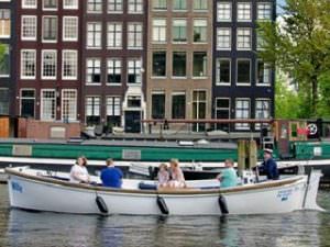 Blue Sky Boat rondvaart Amsterdam open sloep Leidseplein via Rondvaartvergelijker