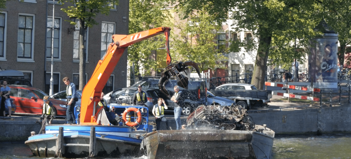 aantal fietsen in grachten Amsterdam